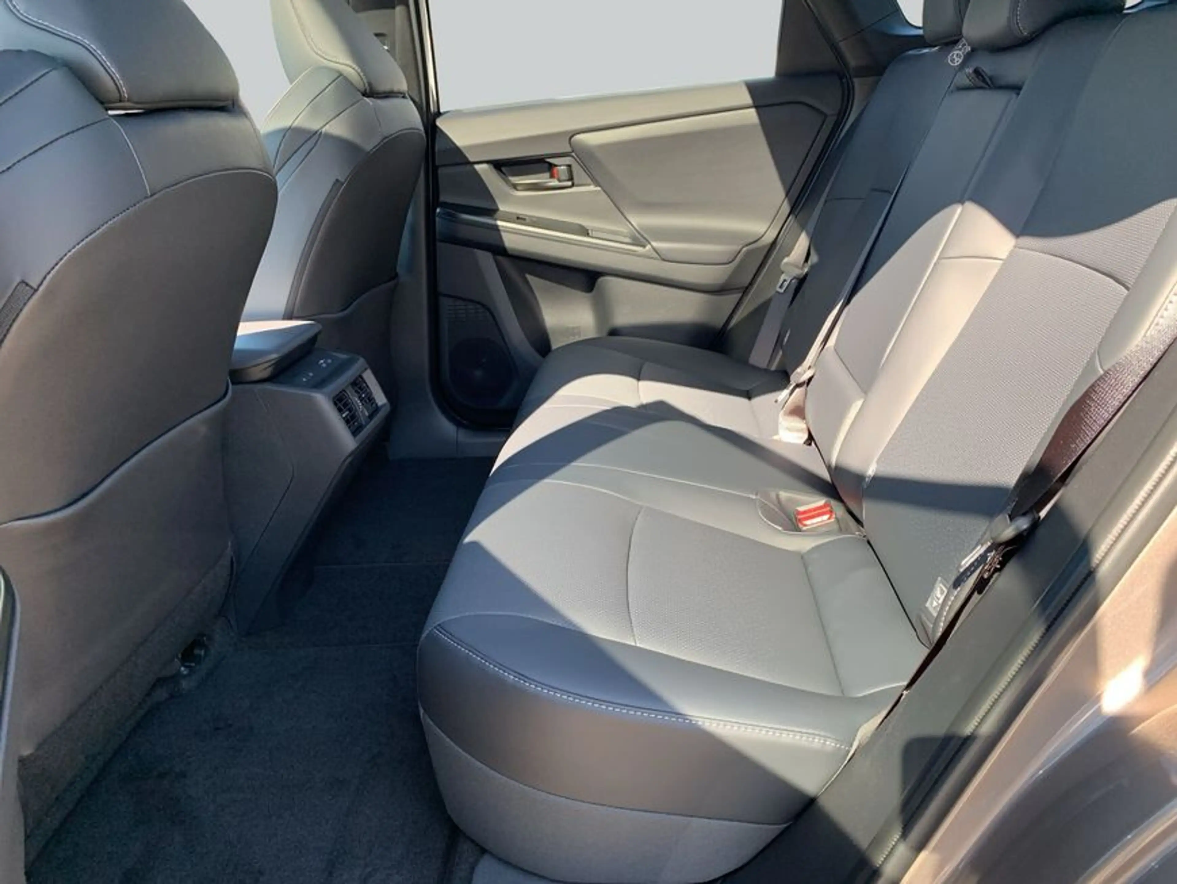 Toyota bZ4X AWD Touring Lounge 280 kW, 5-türig (Strom) — photo 12