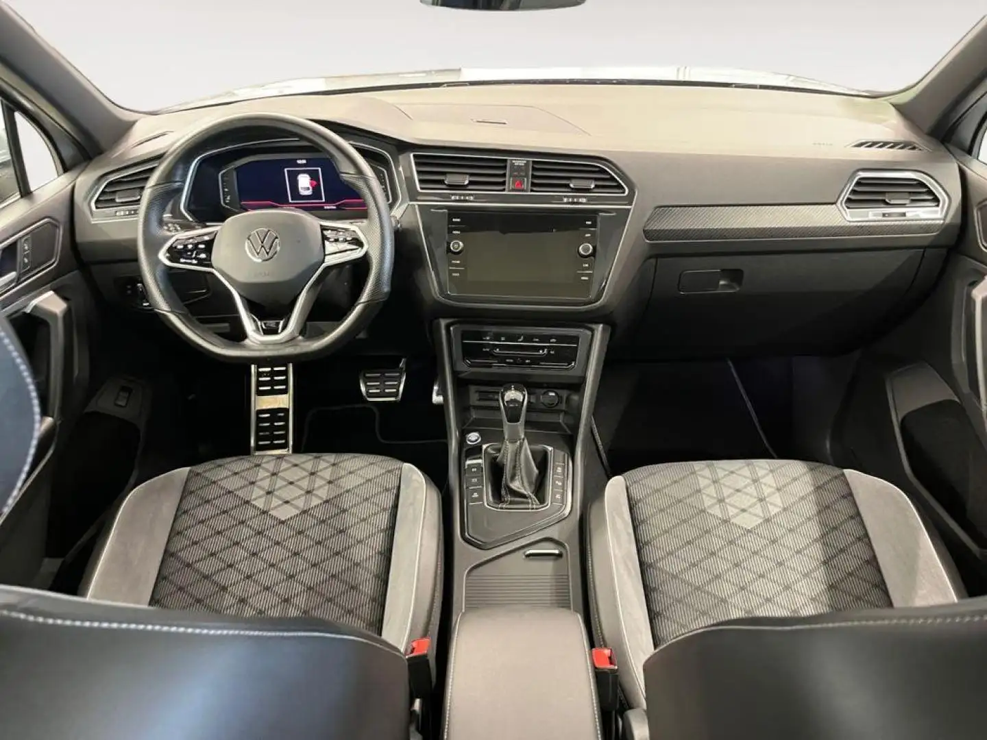 Volkswagen Tiguan 1.5 TSI R-Line DSG 110kW Plateado - 2