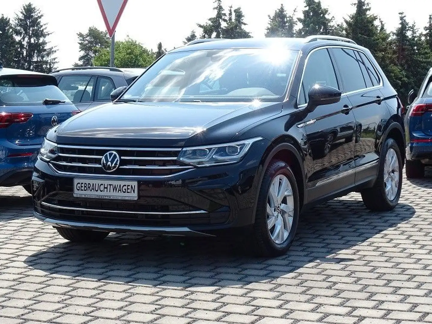 Volkswagen Tiguan 2.0 TDI DSG Elegance 4Motion / Matrix Schwarz - 1