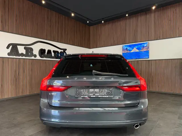 Volvo V90 view 5