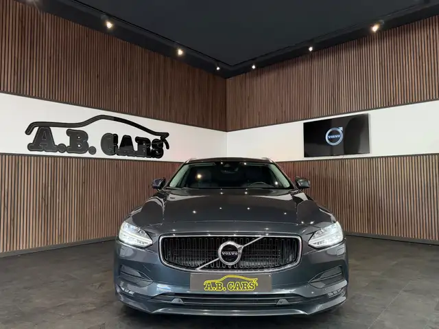 Volvo V90 view 2