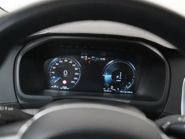 Volvo XC90 view 9