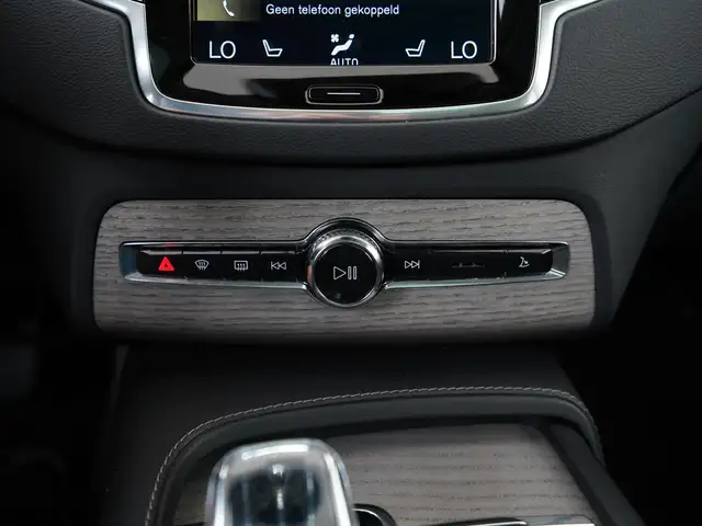 Volvo XC90 view 12