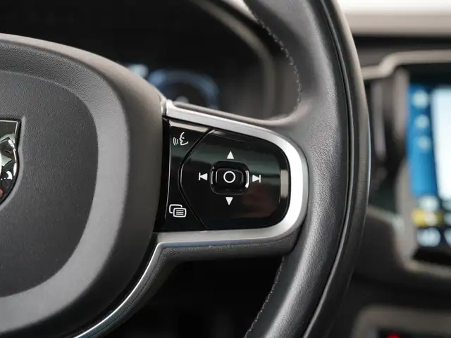 Volvo XC90 view 10
