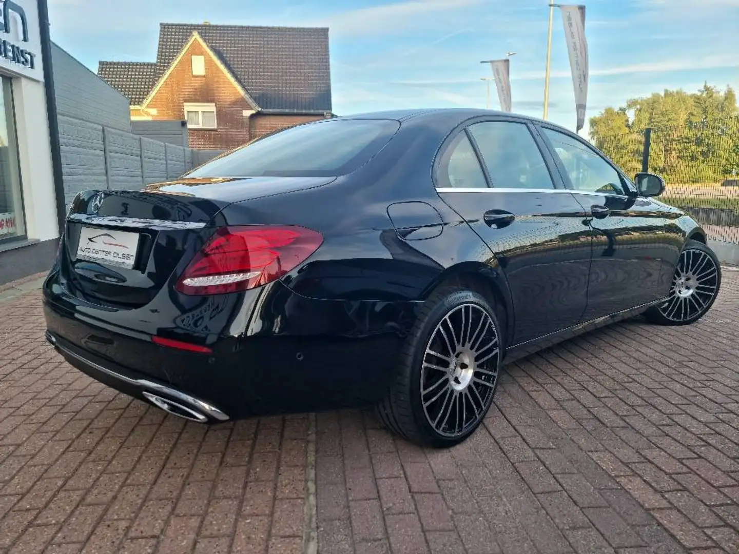 Mercedes-Benz E 220 D BlueTEC 9G-TRONIC Zwart - 2