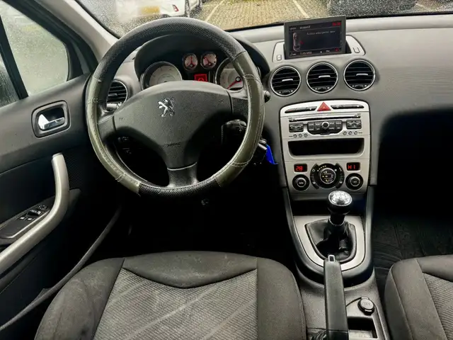 Peugeot 308 view 2
