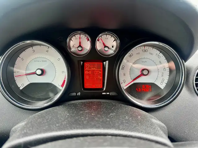 Peugeot 308 view 13