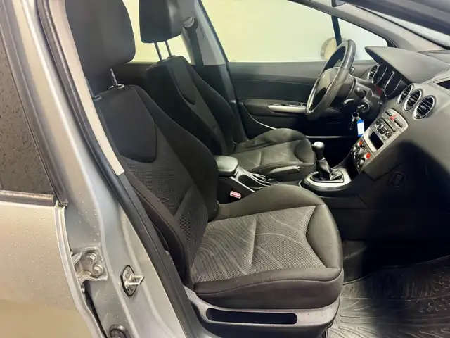 Peugeot 308 view 9