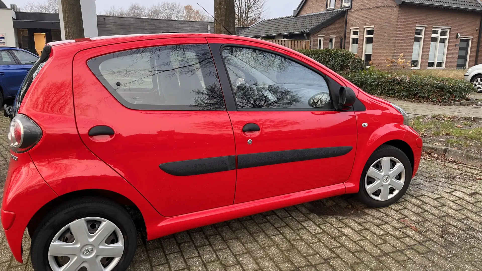 Toyota Aygo 1.0-12V Access Rood - 1