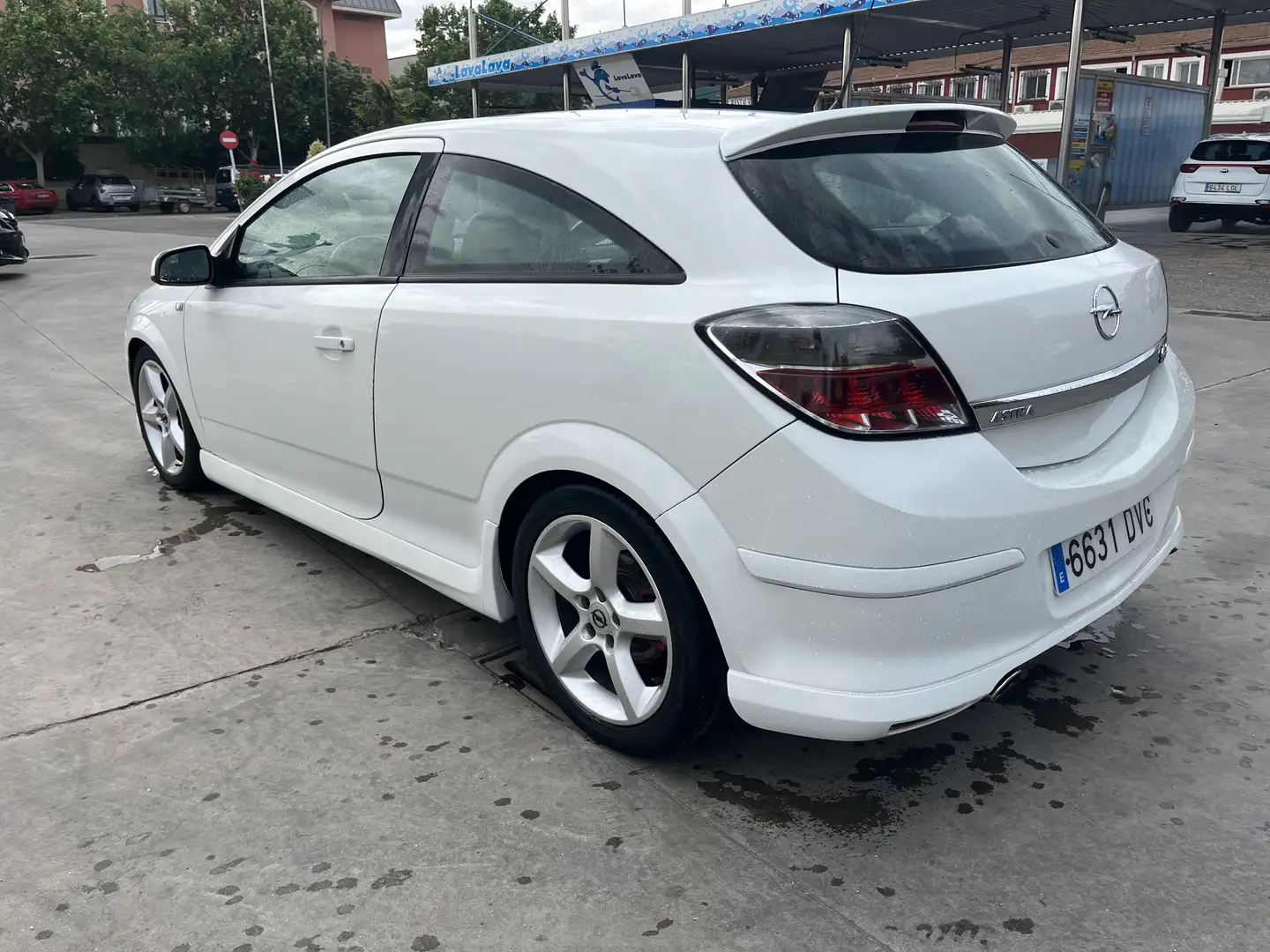 Opel Astra GTC 1.9CDTi Sport - 2