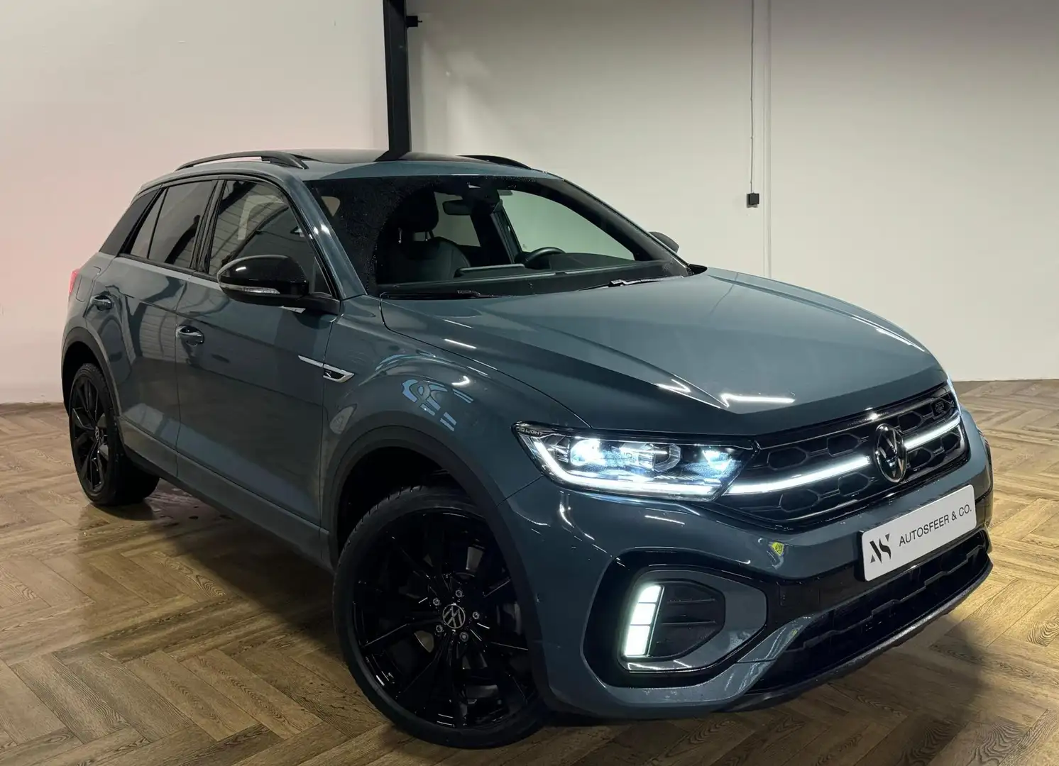 Volkswagen T-Roc 1.5 TSI R-Line Business PANO KEYLESS - 2