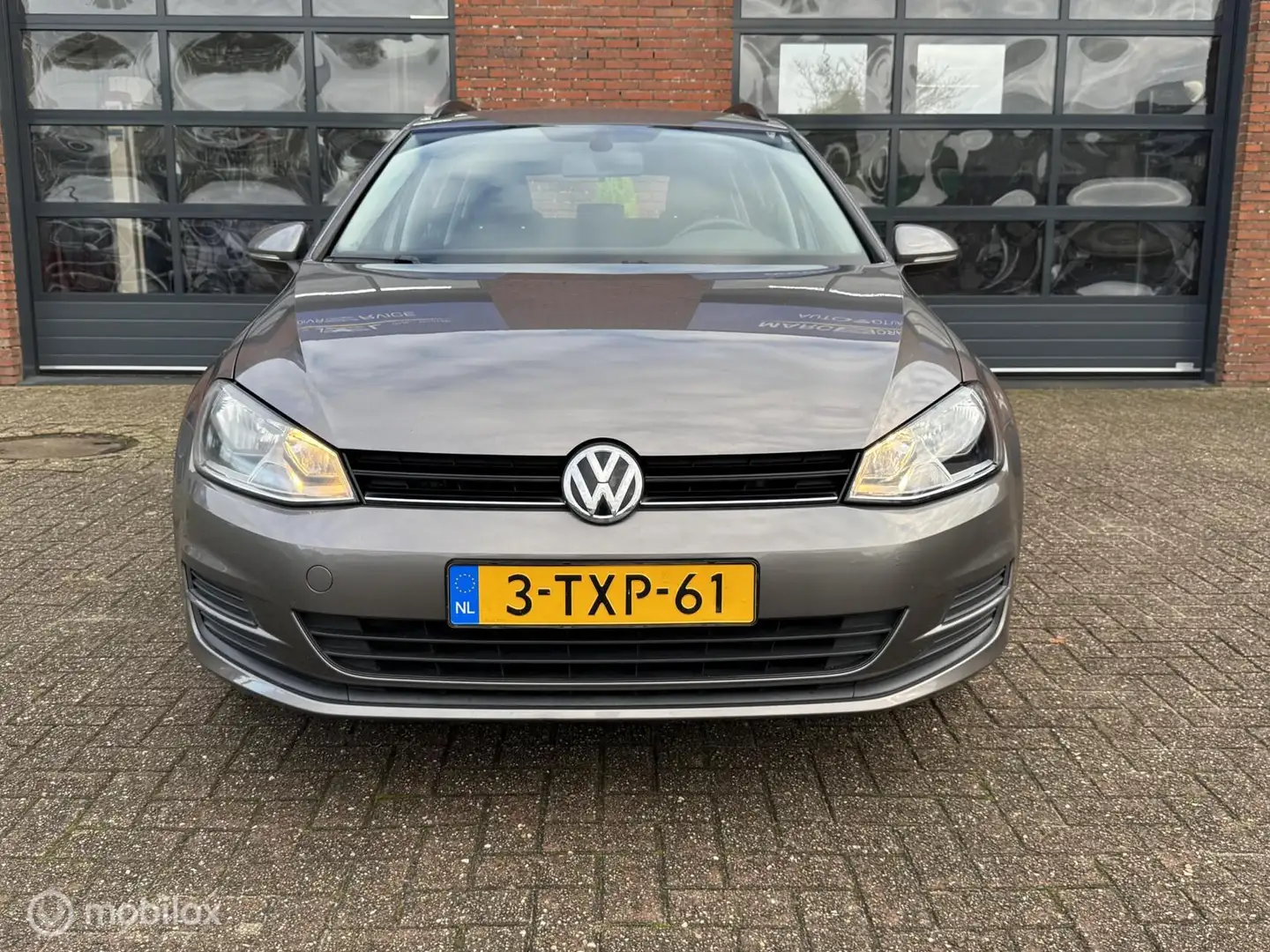 Volkswagen Golf Variant 1.2 TSI Trend Edition Grijs - 2