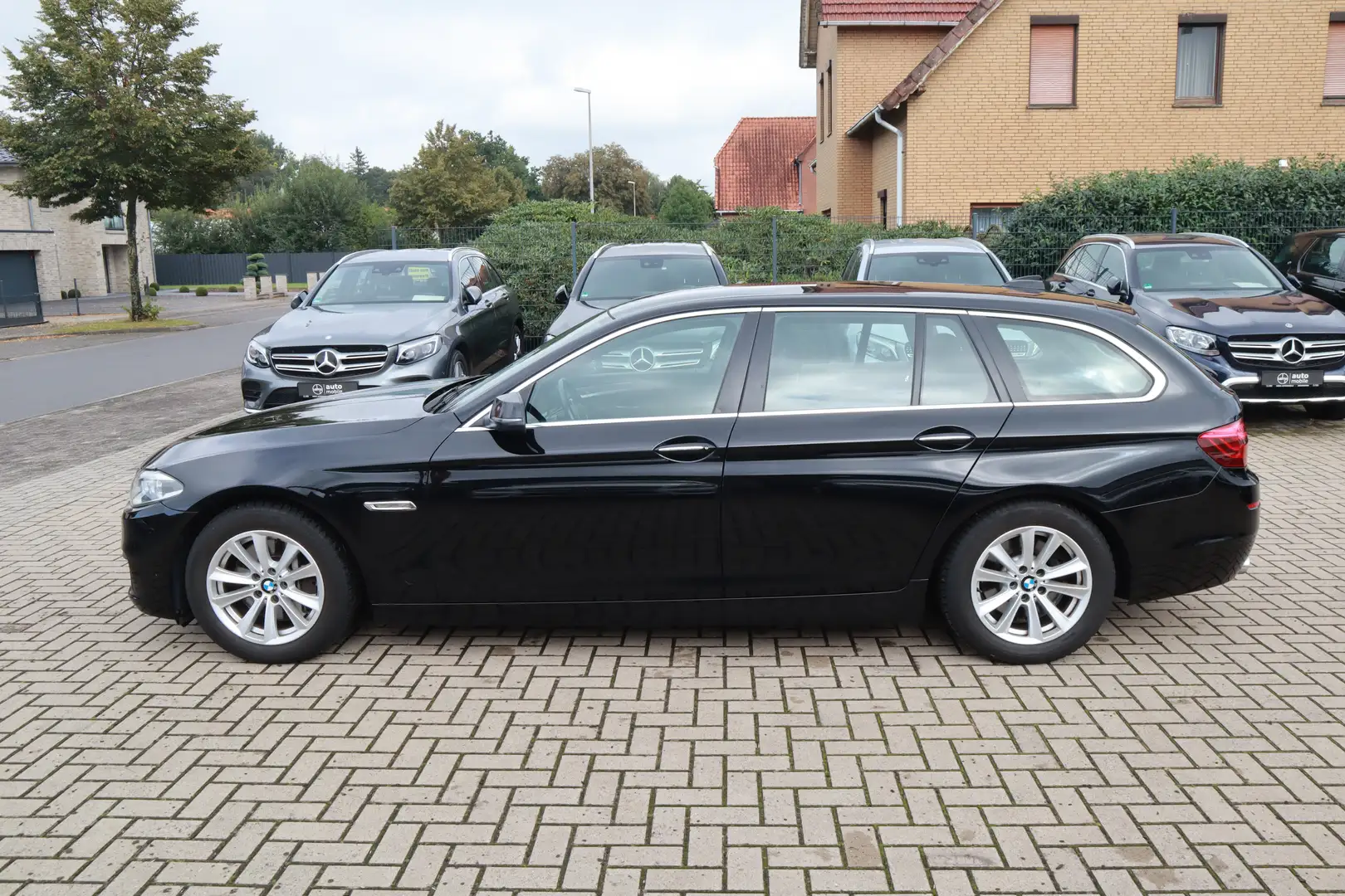 BMW 525 525d Touring Aut.+LED+AHK+PDC+Sitzheizung Negro - 2