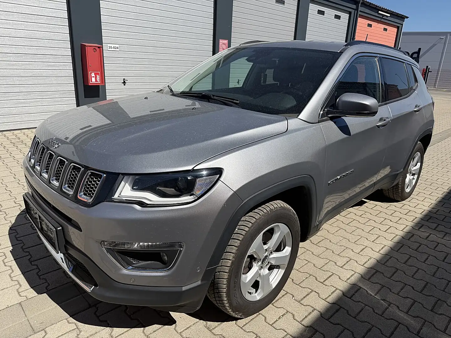 Jeep Compass 2,0 MultiJet AWD 9AT 170 Limited Aut. Grau - 1