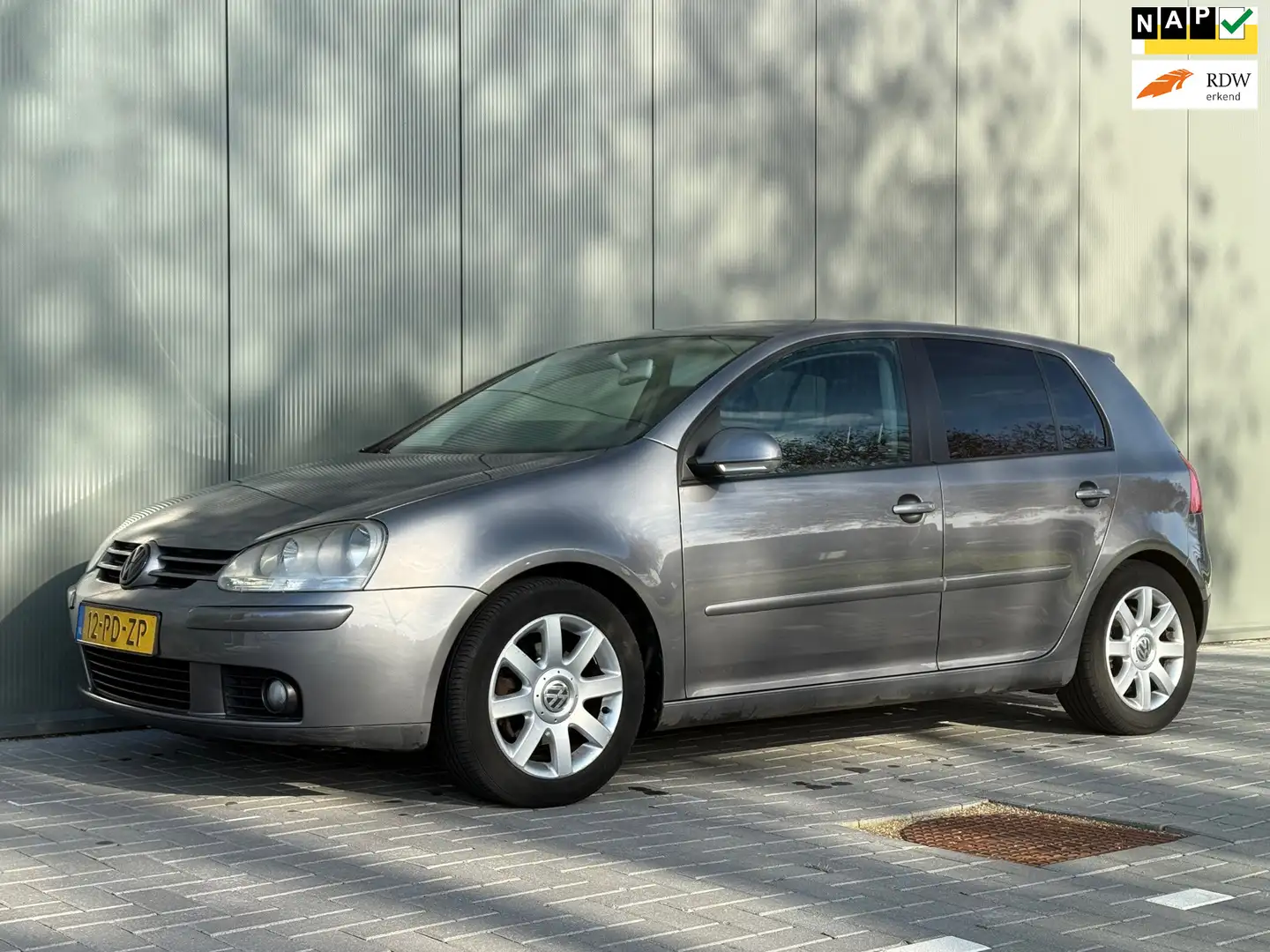 Volkswagen Golf 1.6FSI, Carplay, Nap, Cruise, Apk, Bluetooth, Airc Grijs - 1