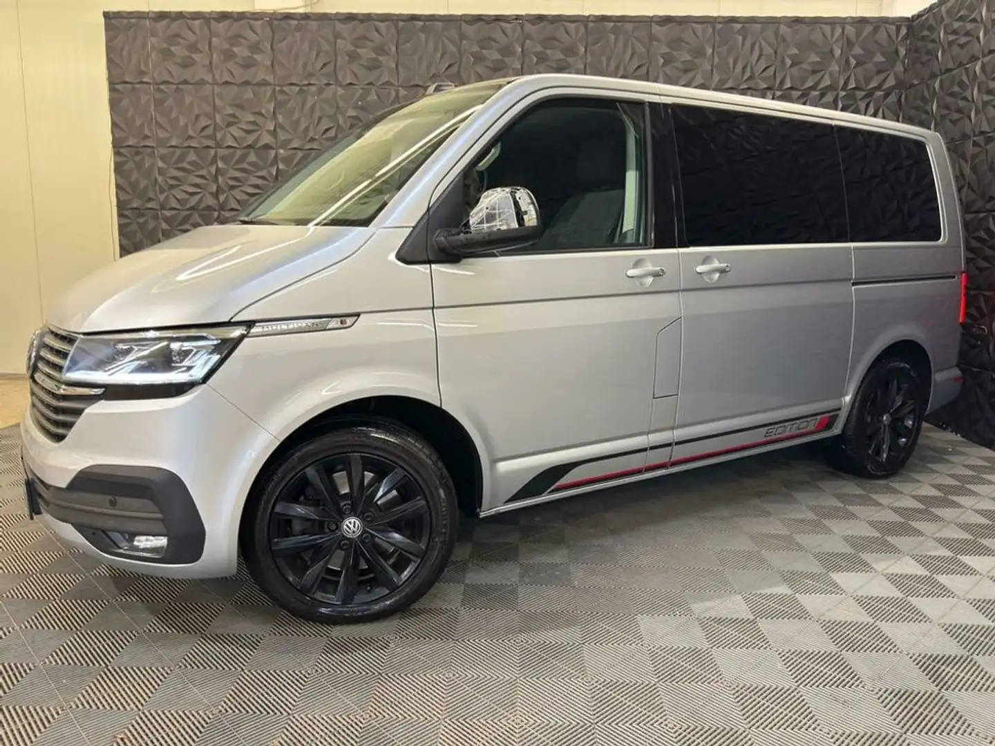 Volkswagen T6 Multivan 2.0 TDI DSG Edition 4Motion Silber - 2