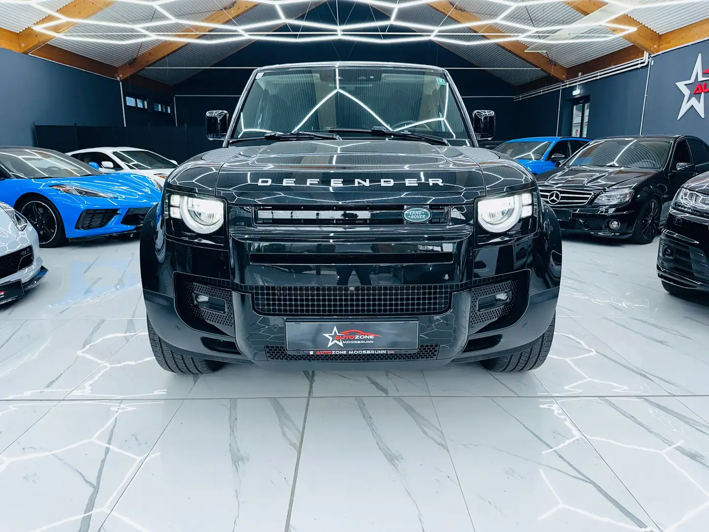 Land Rover Defender 110 Basis SD4 Schwarz - 2
