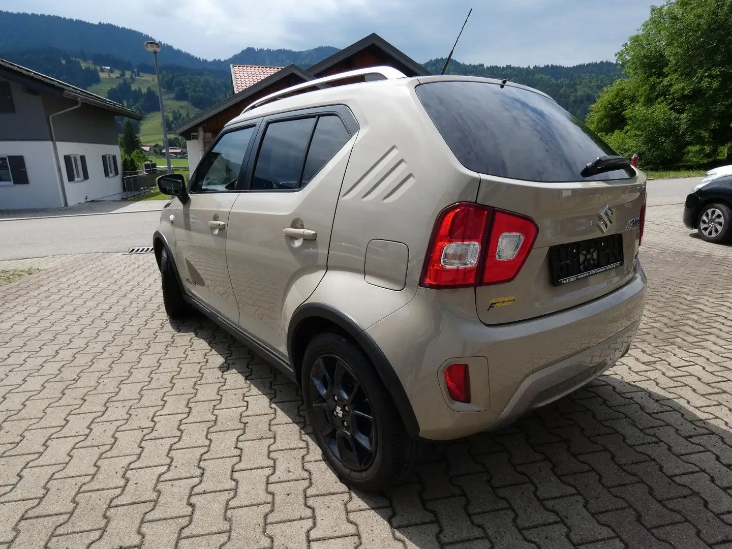 Suzuki Ignis HYBRID 4x4 Comfort Nav|RCam|4x4|8xRäd|MWST bež - 2
