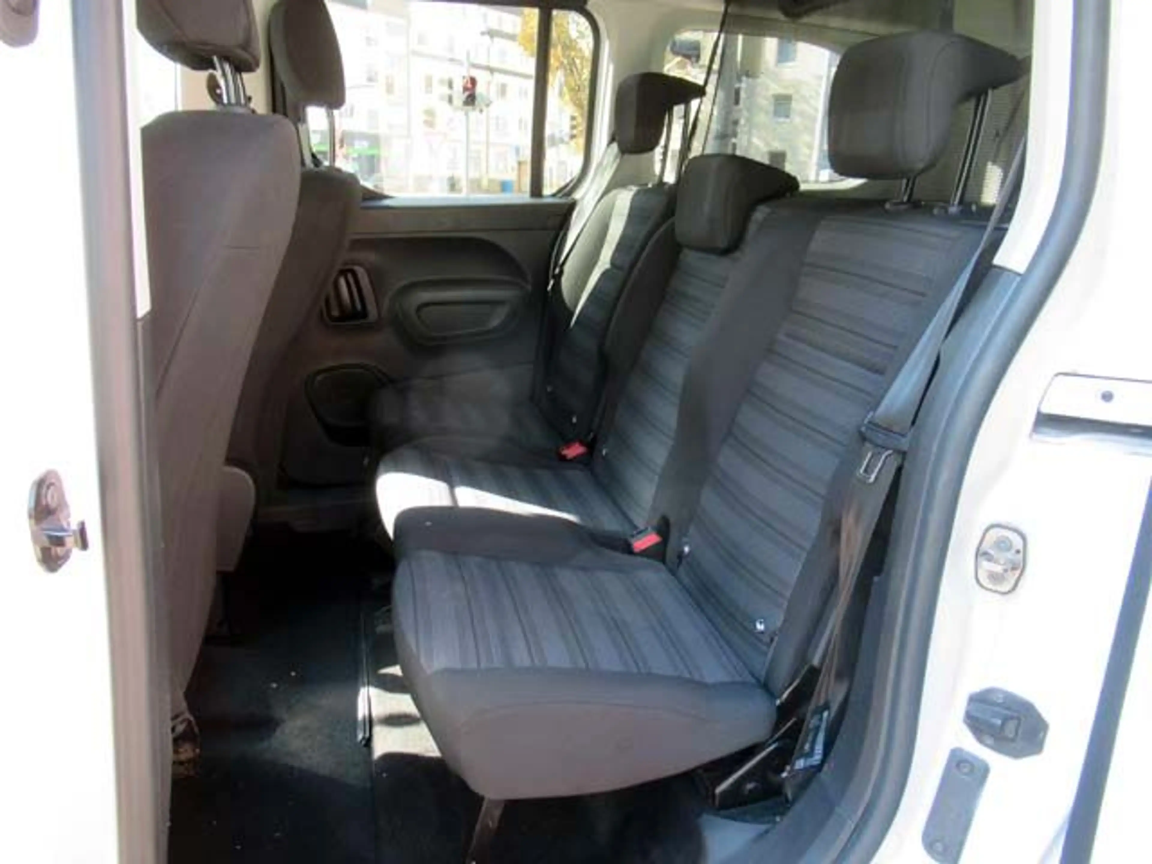 Opel Combo Life Edition 1.5D Navi/AHK/SHZ/RFK/PDC — photo 7