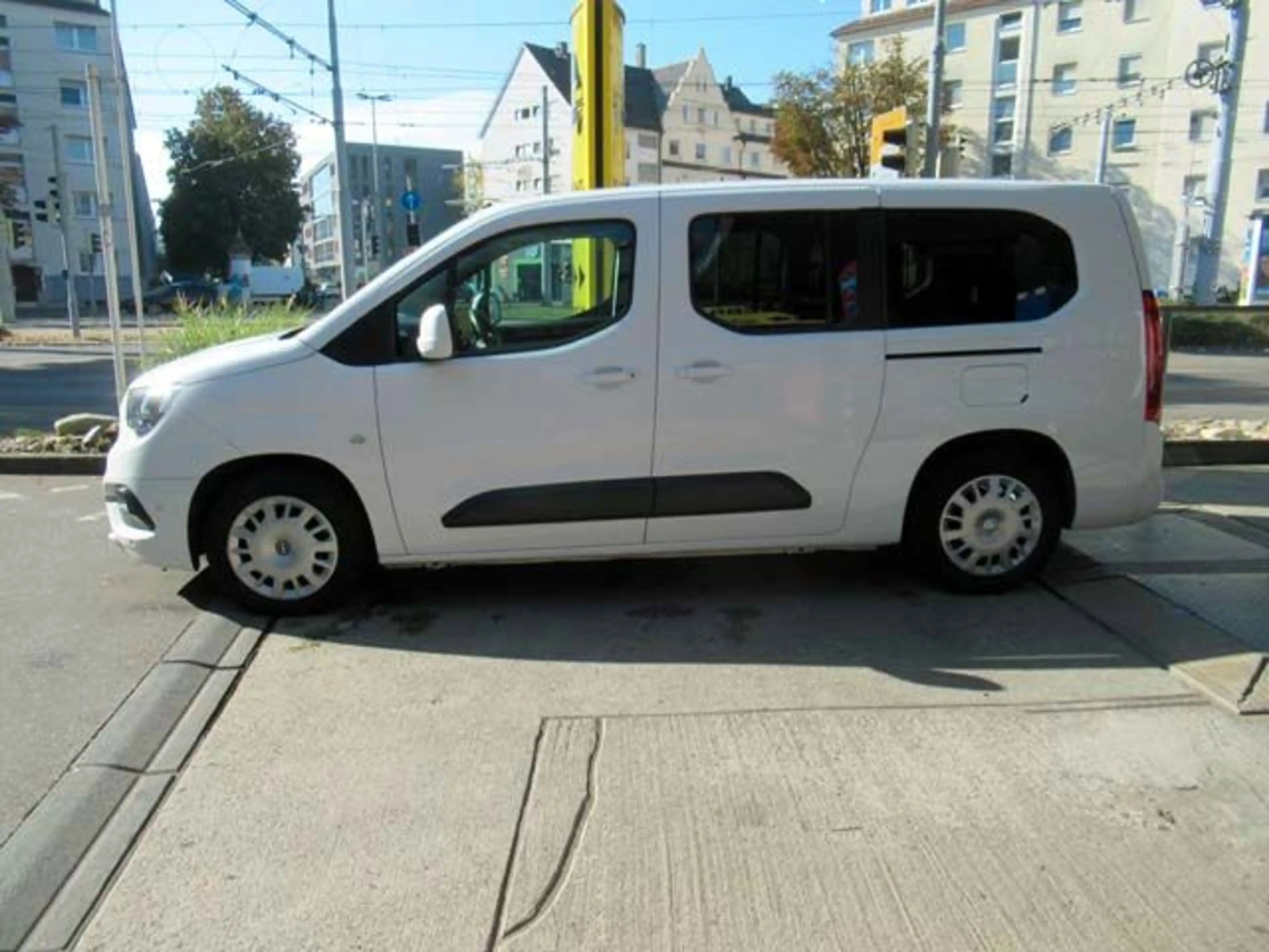 Opel Combo Life Edition 1.5D Navi/AHK/SHZ/RFK/PDC — photo 14