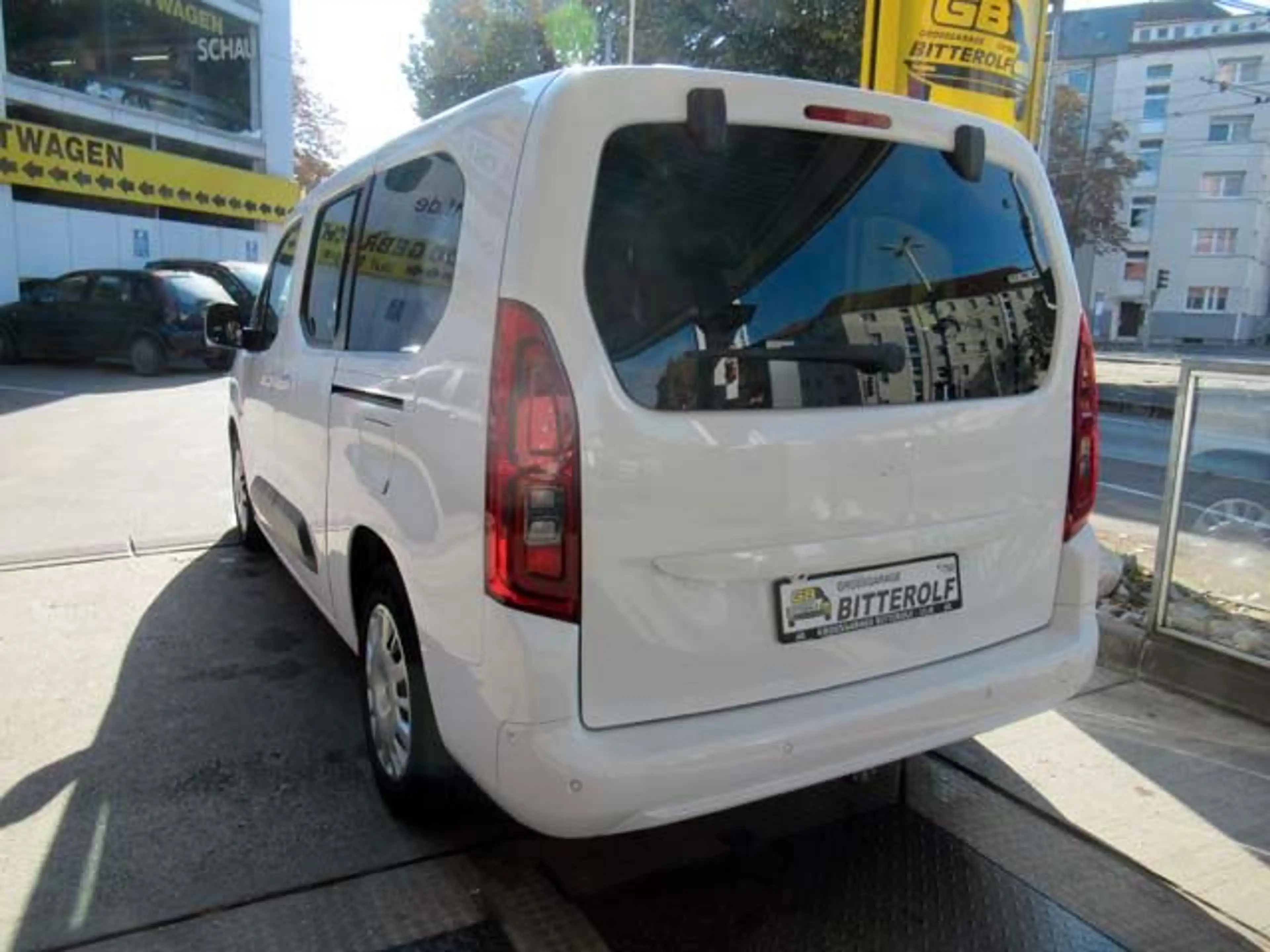 Opel Combo Life Edition 1.5D Navi/AHK/SHZ/RFK/PDC — photo 3
