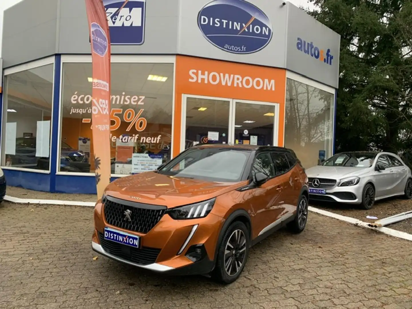 Peugeot 2008 1.2i S\u0026S - 130 - EAT8  GT LINE + FOCAL Orange - 1