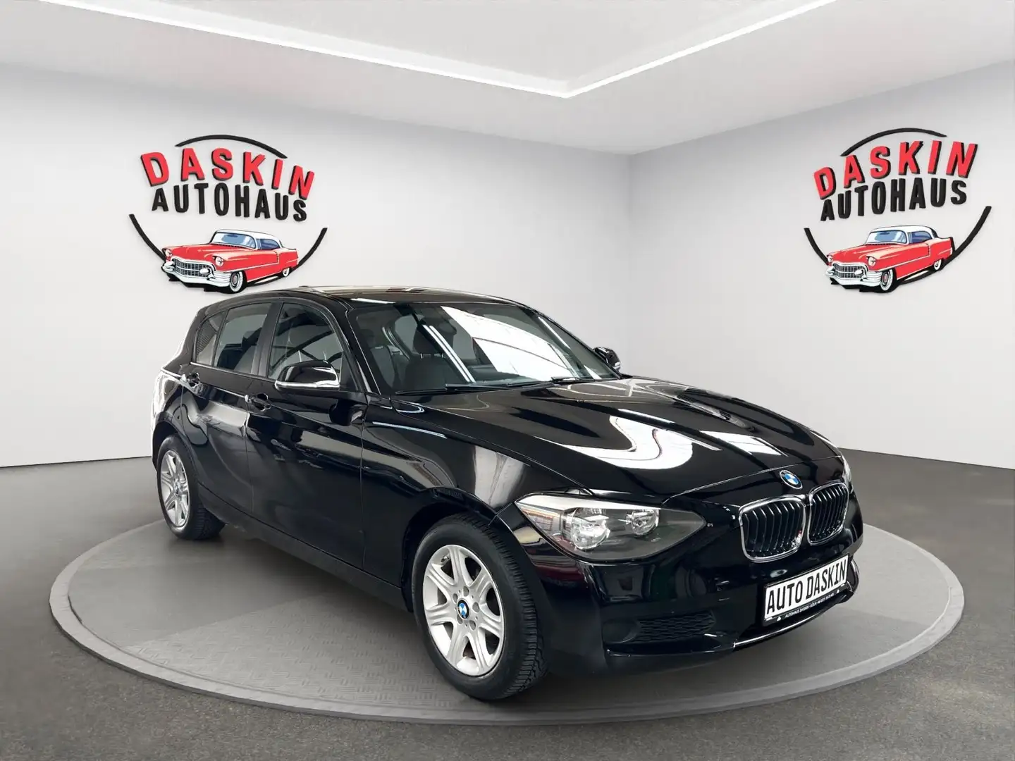 BMW 116 i Lim. 5-trg. KLIMA/APPLECARPLAY/TÜV NEU Noir - 1