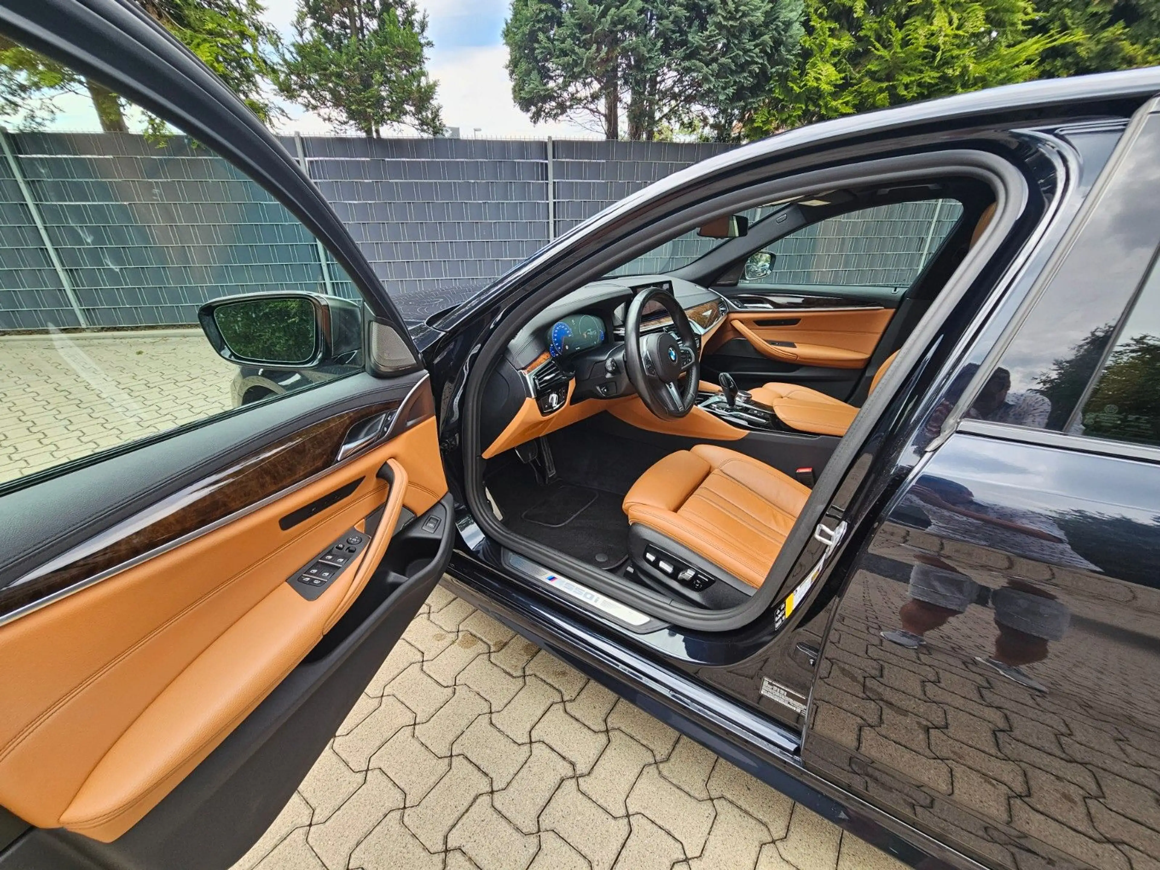 BMW 550 i xDrive — photo 11