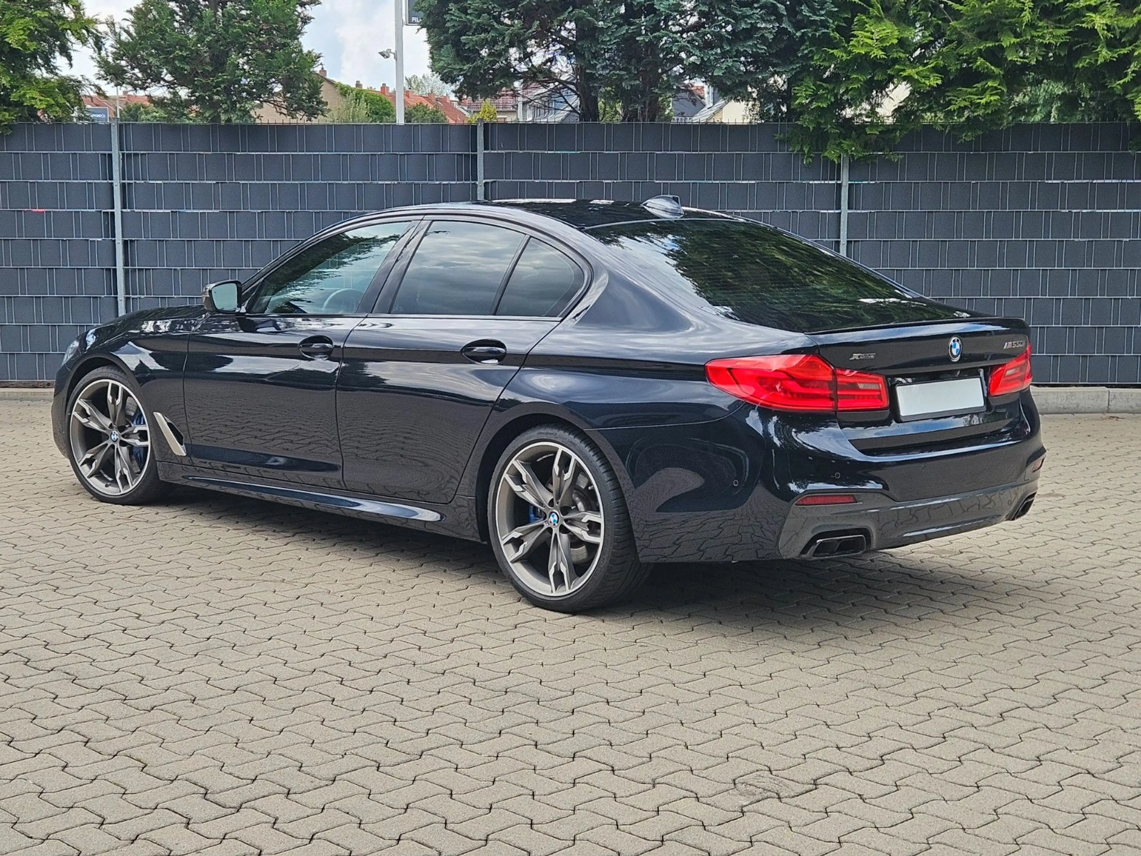 BMW 550 i xDrive — photo 3