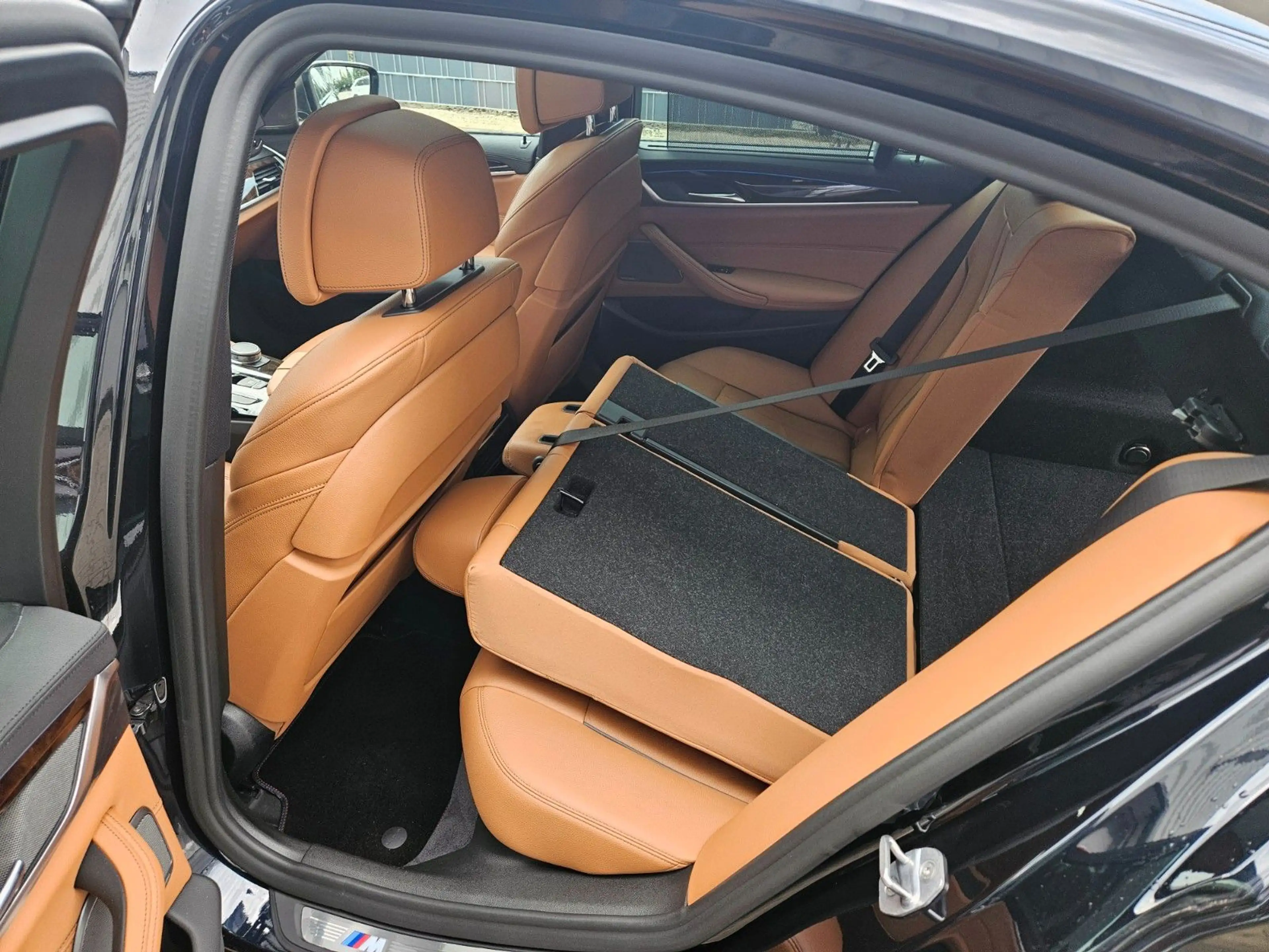 BMW 550 i xDrive — photo 8