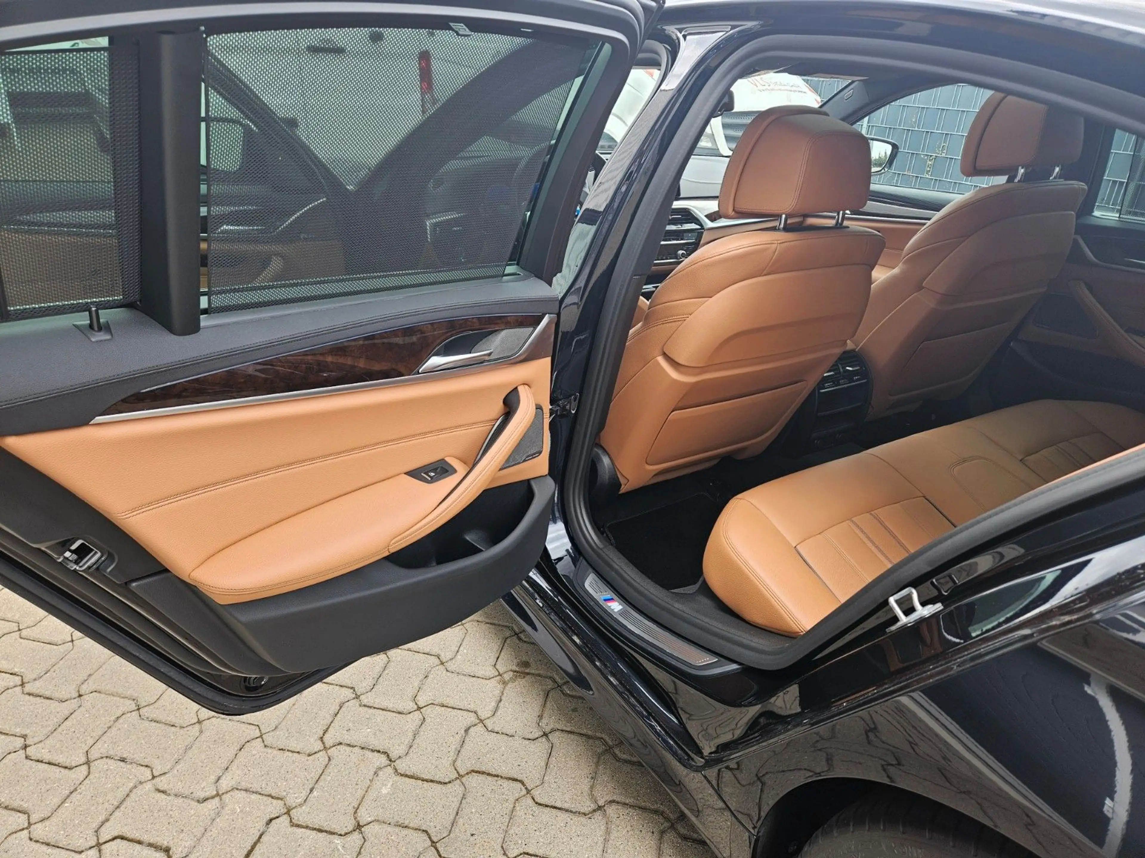 BMW 550 i xDrive — photo 9