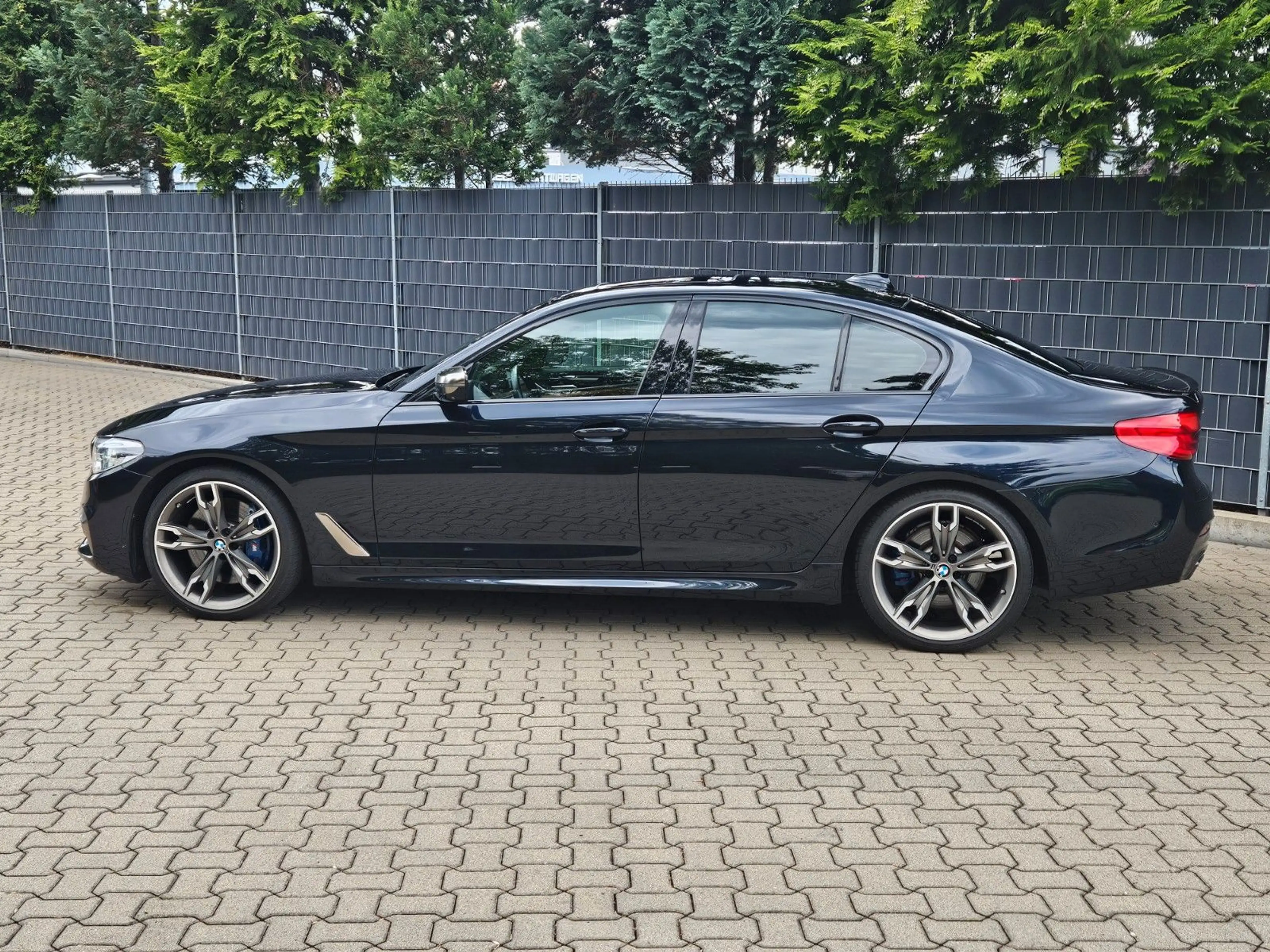 BMW 550 i xDrive — photo 2