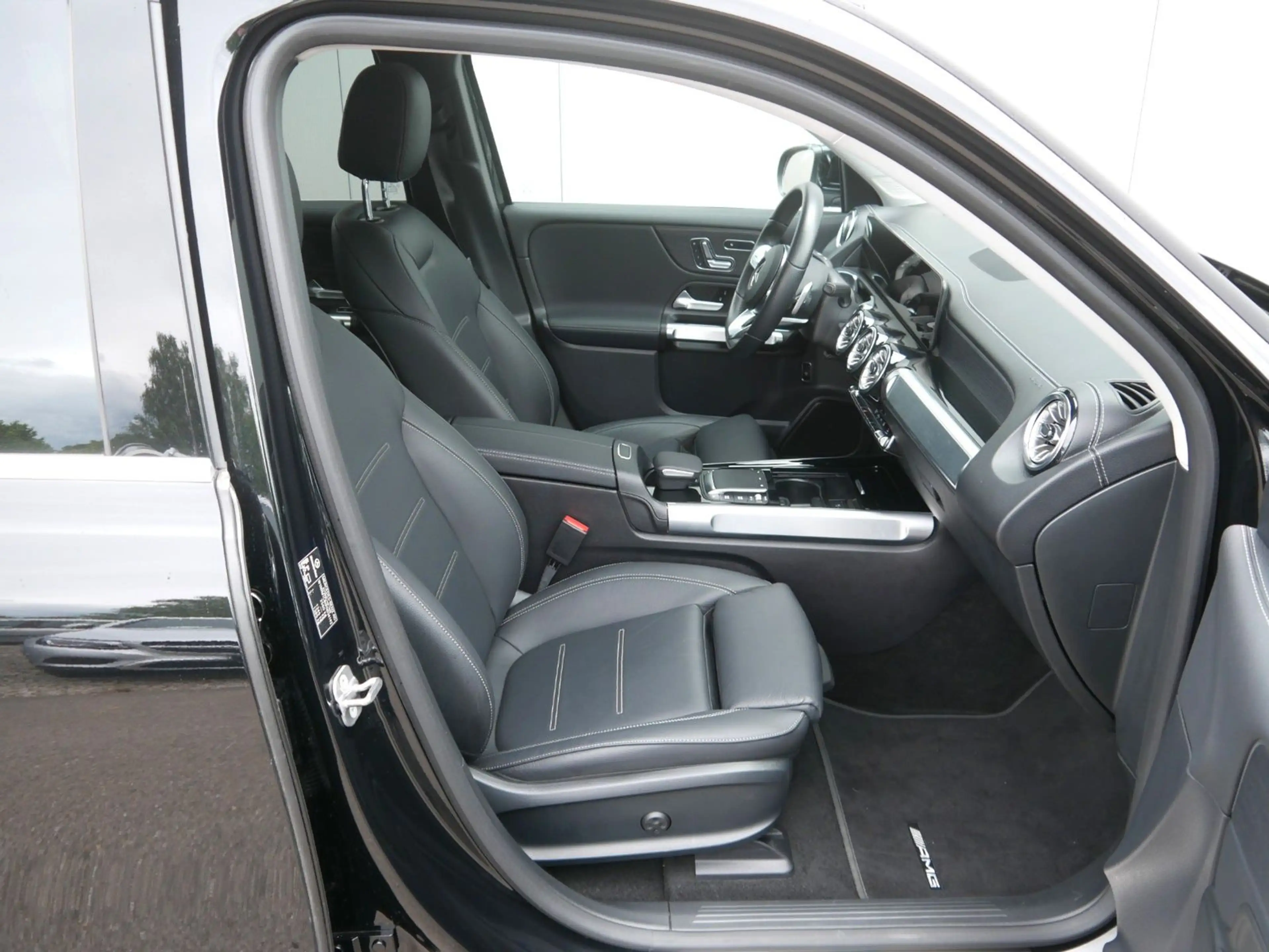 Mercedes-Benz EQB 350 4Matic AMG-Line DISTR/KEYLESS/360°/LEDER — photo 14