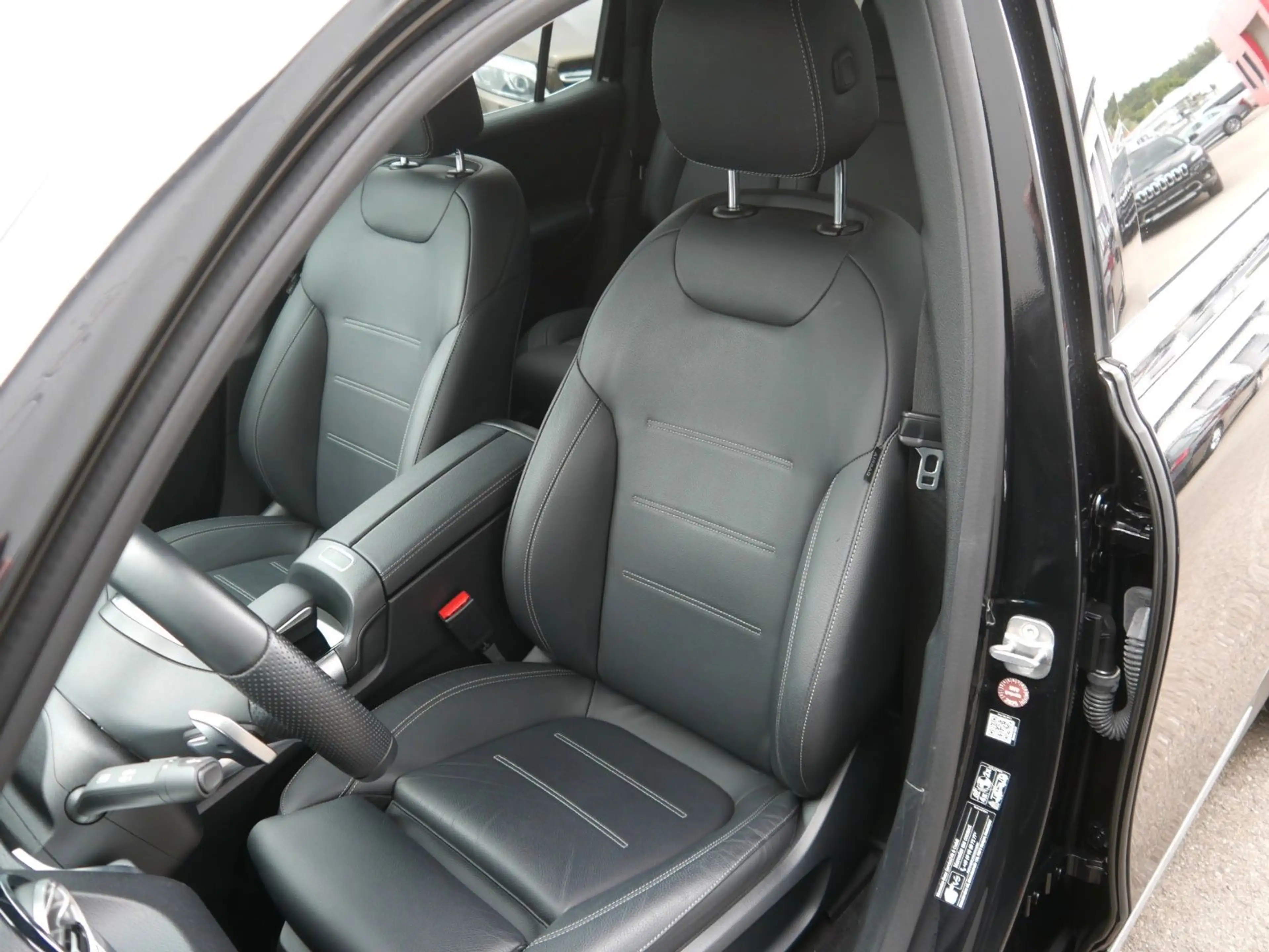 Mercedes-Benz EQB 350 4Matic AMG-Line DISTR/KEYLESS/360°/LEDER — photo 8