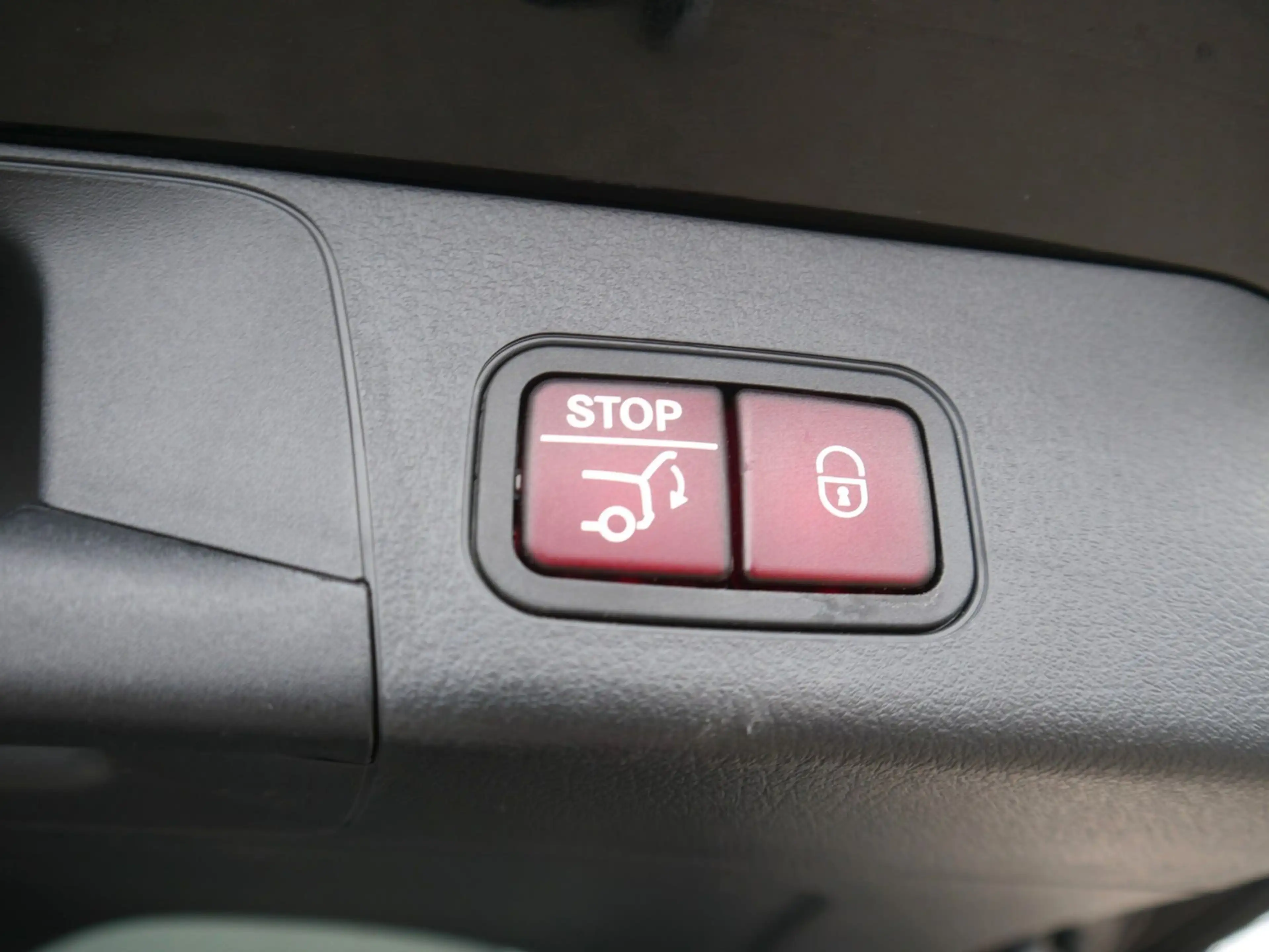 Mercedes-Benz EQB 350 4Matic AMG-Line DISTR/KEYLESS/360°/LEDER — photo 12
