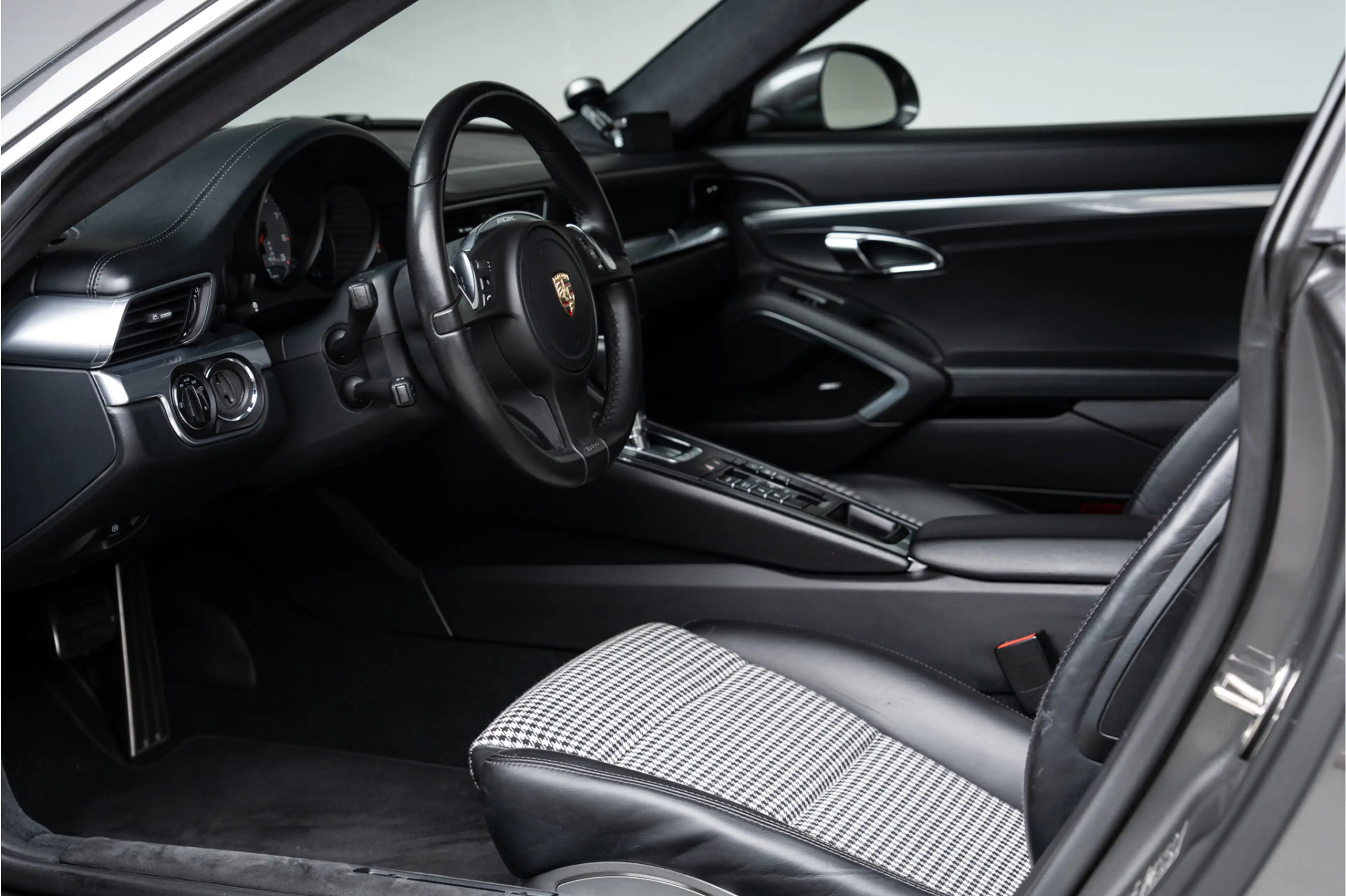 Porsche 991 3.8 Carrera 4S Pepita interieur | Sport Chrono — photo 8