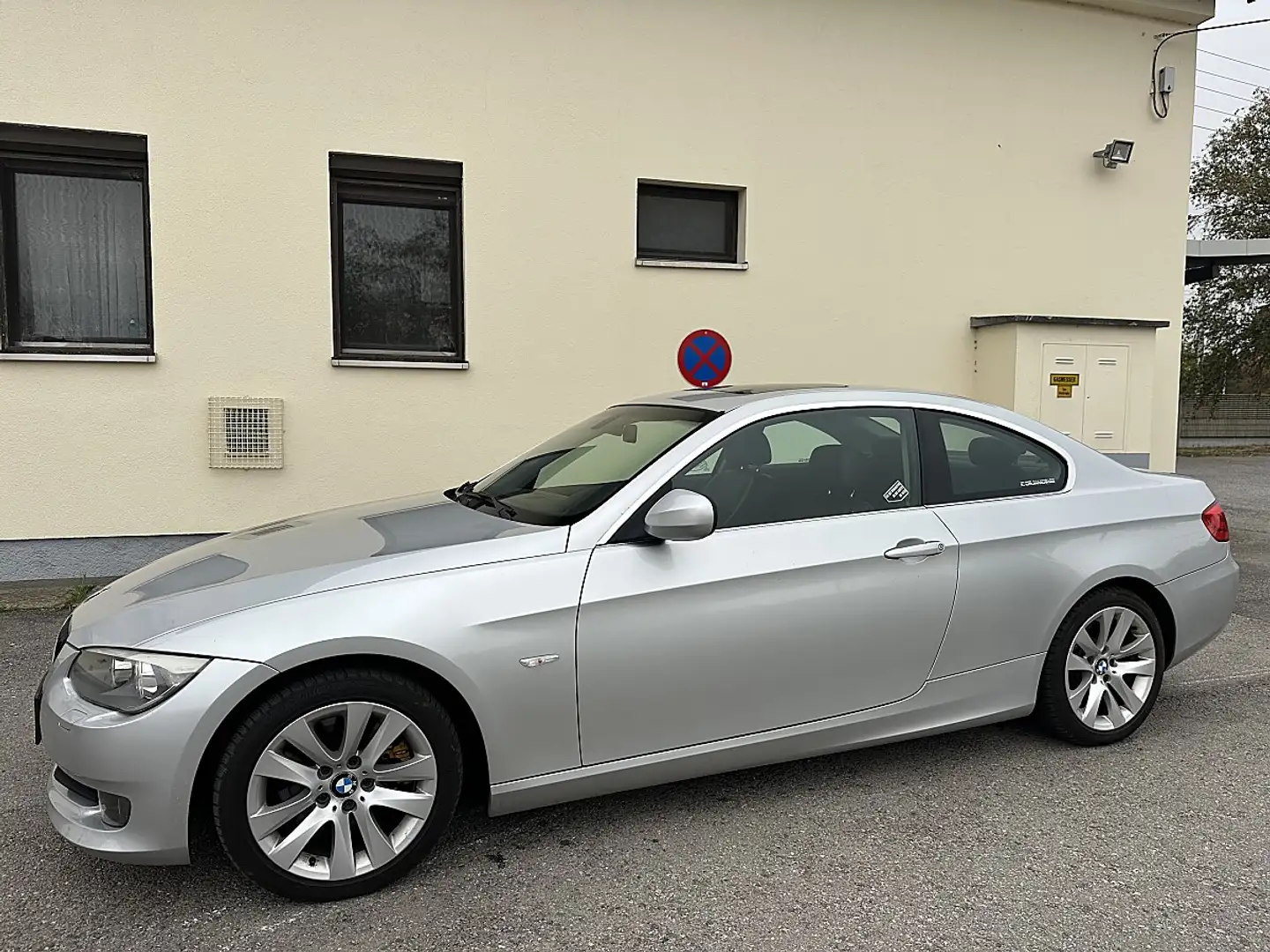 BMW 330 i Coupé Österreich-Paket Grau - 2