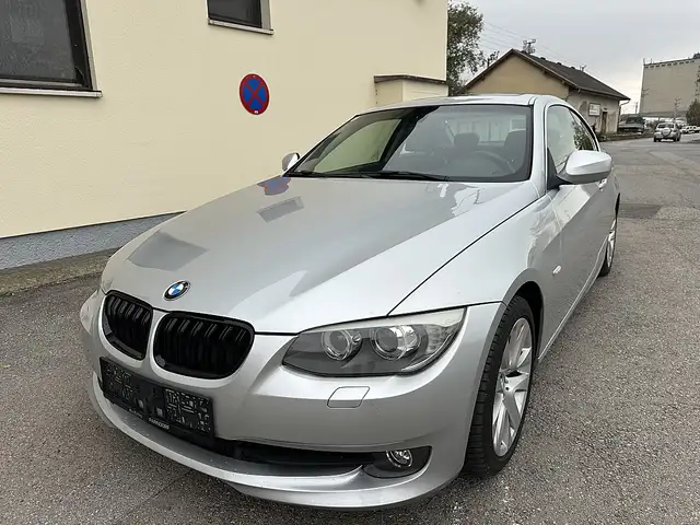 BMW 330 i Coupé Österreich-Paket