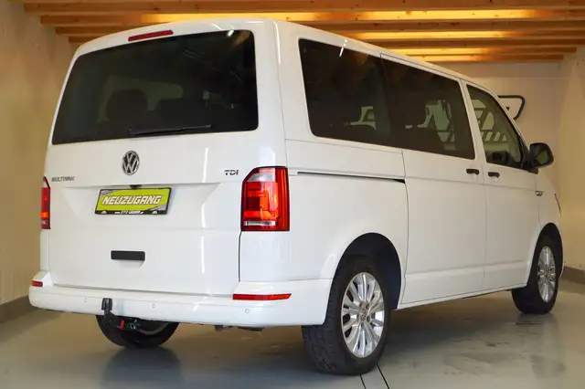 Volkswagen Multivan view 4