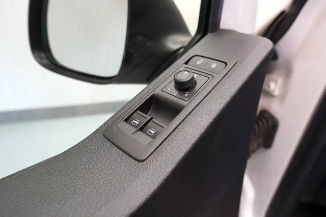 Volkswagen Multivan view 14