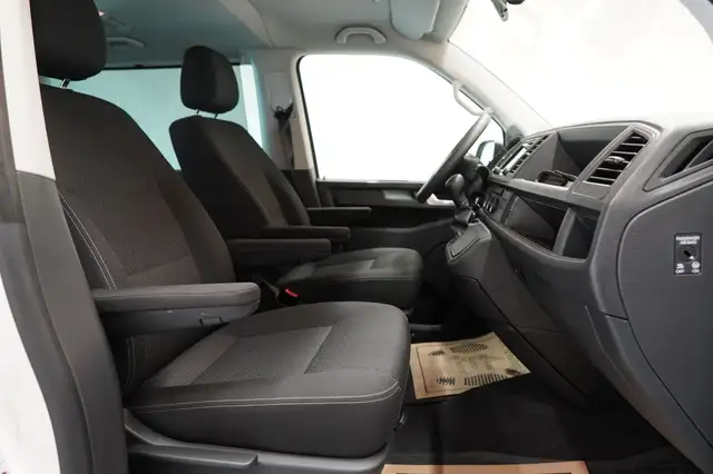 Volkswagen Multivan view 18