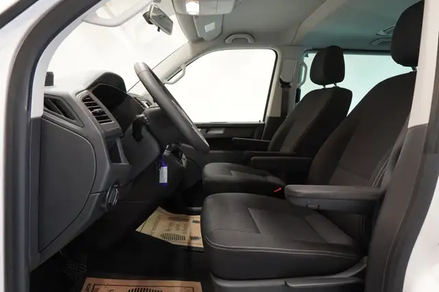 Volkswagen Multivan view 15
