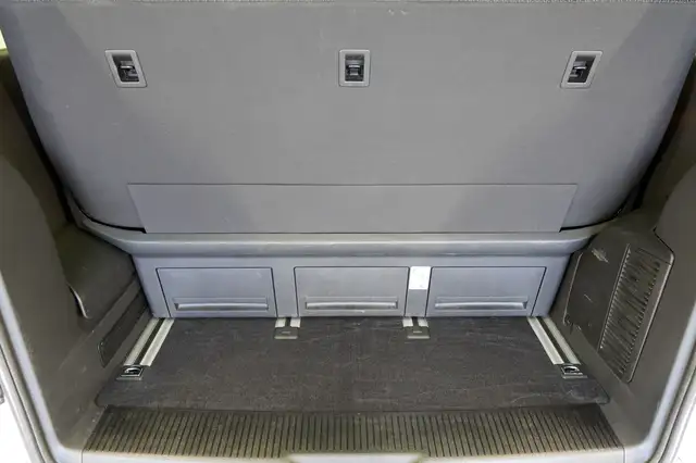 Volkswagen Multivan view 16