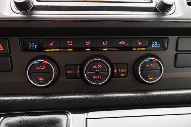 Volkswagen Multivan view 28