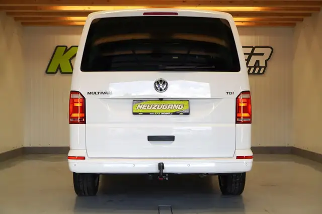 Volkswagen Multivan view 5