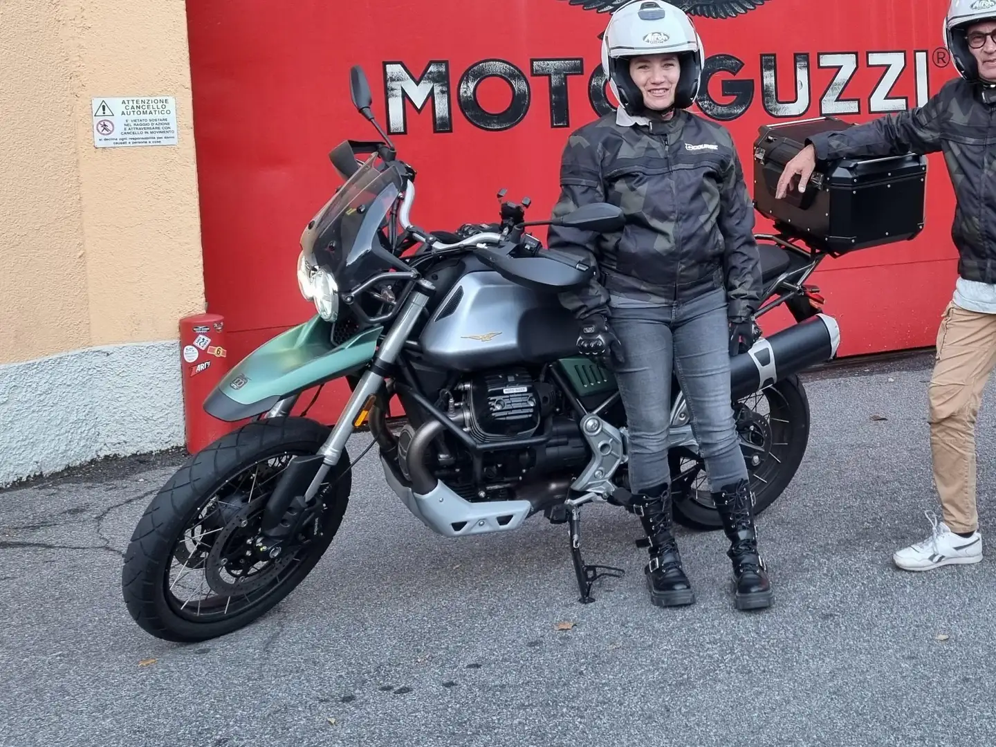 Moto Guzzi V 85 TT Centenario Vert - 2