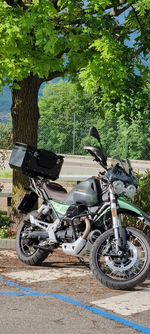 Moto Guzzi V 85 TT Centenario Vert - 1