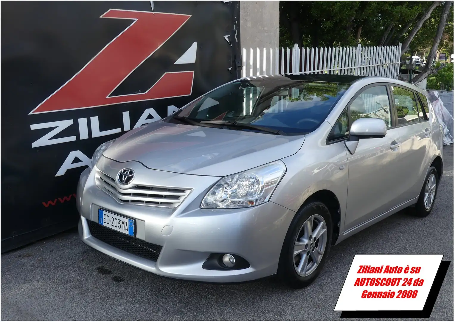 Toyota Verso 1.8 Sol mt..TETTO PANORAMICO Gris - 1