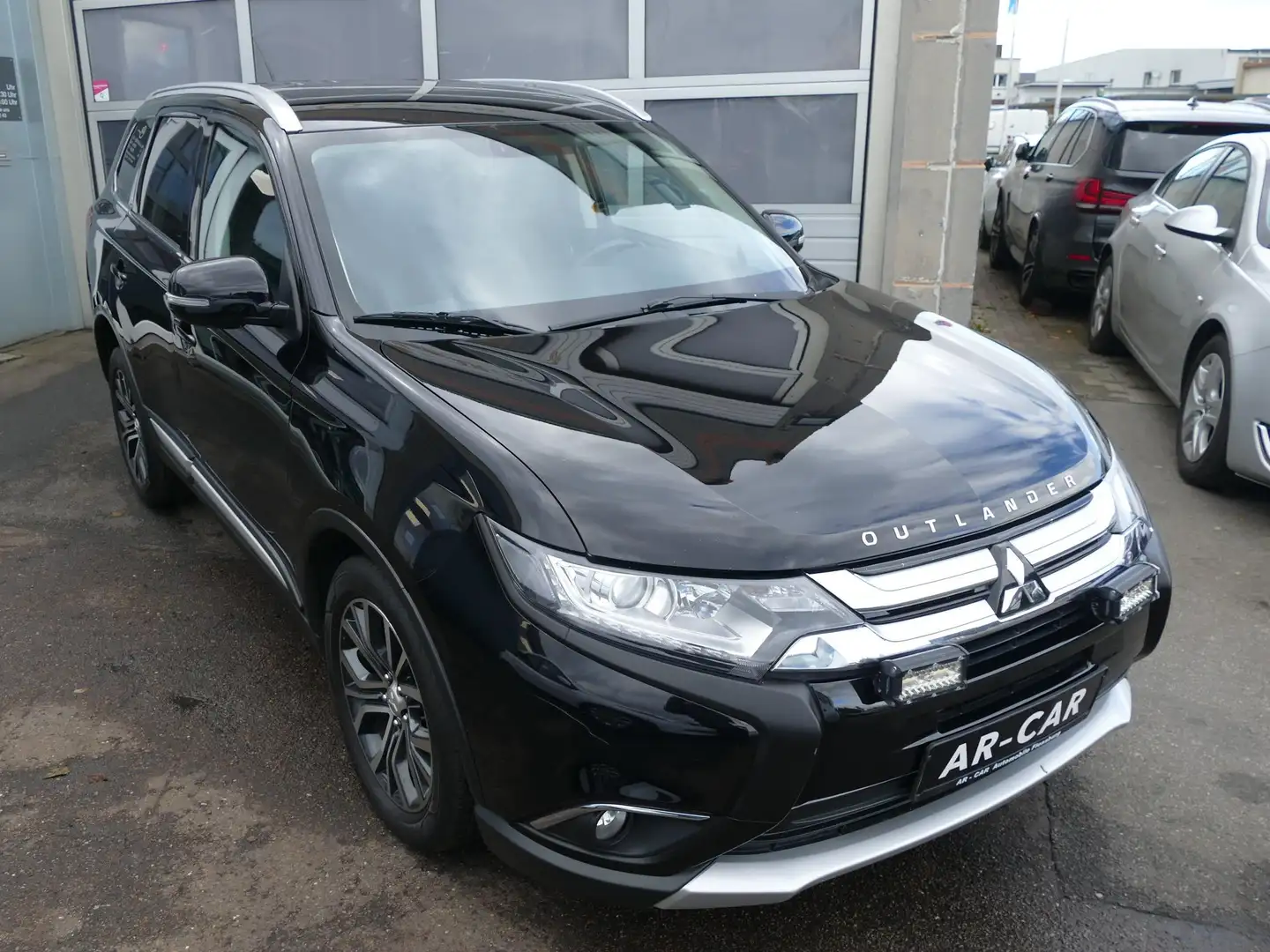 Mitsubishi Outlander Outlander Diesel 2.2 DI- 4WD Automatik 7 Sitzer Schwarz - 2