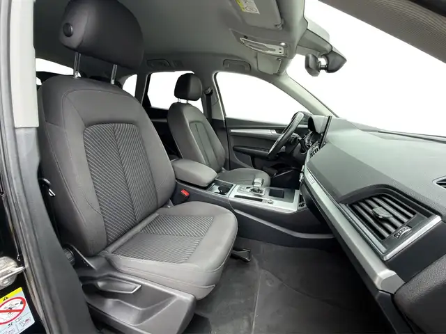 Audi Q5 view 12